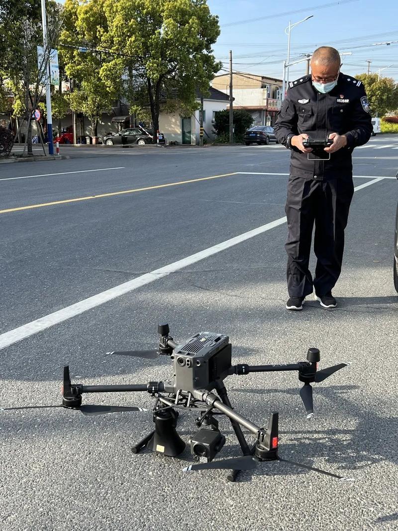 硬核村长、大妈、警察的大喇叭喊话，防疫反诈一个不少